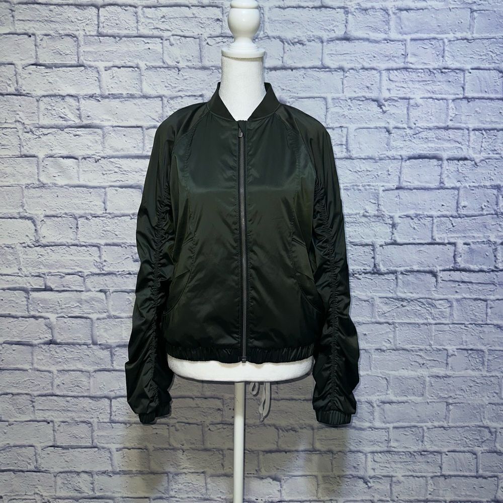 Lululemon Above The Clouds Jacket Full Zip Womens Waterproof Bomber Size 6